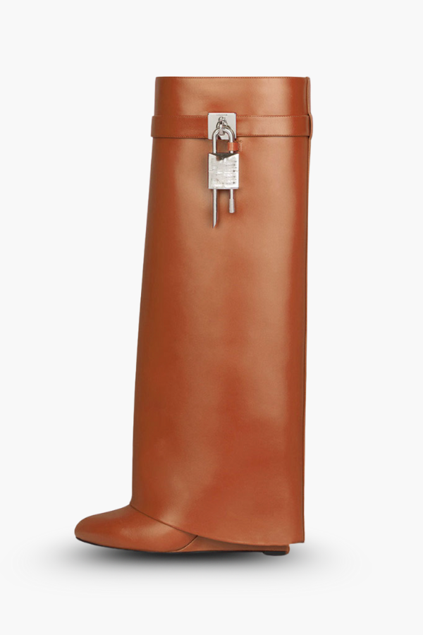 Sculpted Pant Boots – Sort Støvle med Lås og Arkitektonisk Silhuet