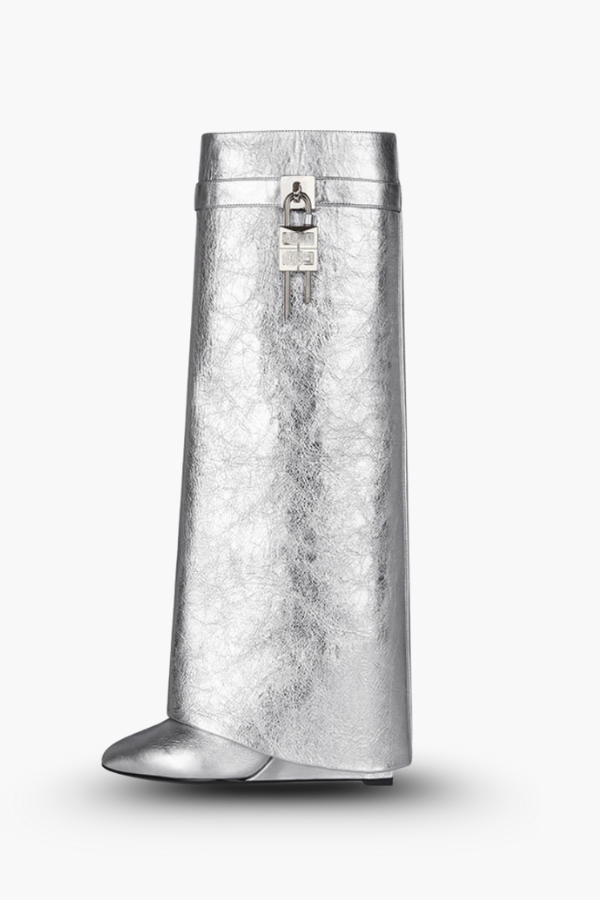 Sculpted Pant Boots – Sort Støvle med Lås og Arkitektonisk Silhuet